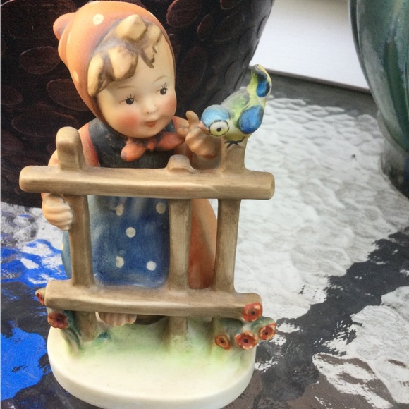 Hummel - Picture 2 of 6